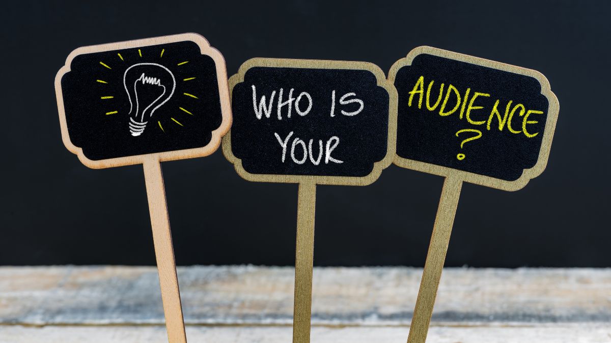 Visual reminder asking who your target audience is for social media content
